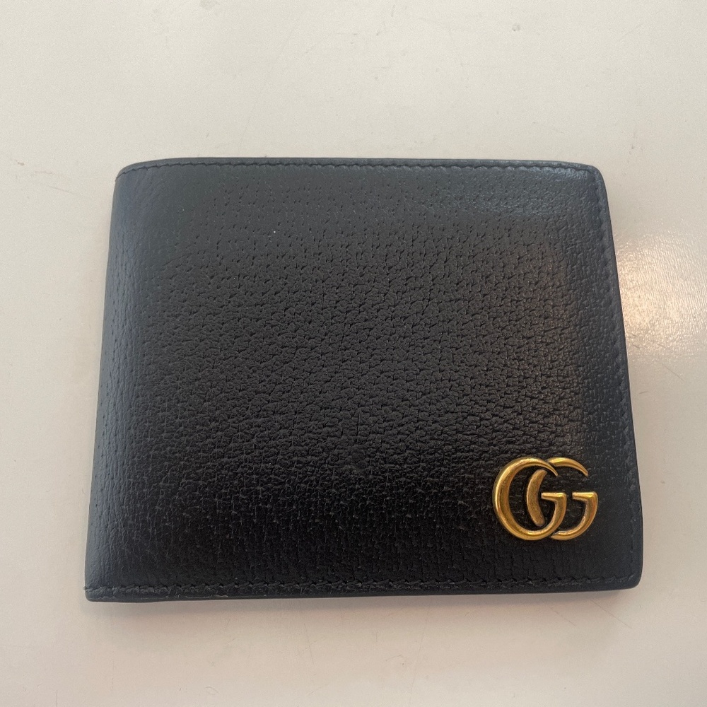 GUCCI MEN'S BLACK LEATHER GG MARMONT WALLET FOR SS24
